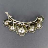 Schöne Art Deco Silber Brosche in Form eines Zweiges mit Blüten und Edelsteinen