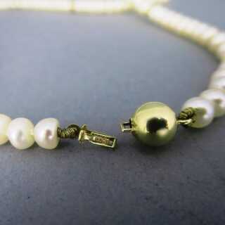 Nice pearl necklace with gold beads
