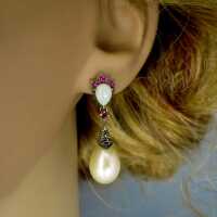 Lange vintage Ohrringe mit Opalen, Perlen und Rubinen in Silber