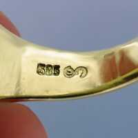 Prächtiger Damen Siegelring in Gold mit Lapislazuli und geschnittenem Wappen