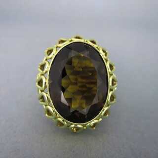 Vintage Ring in Gold mit einem großem ovalen Rauchtopas