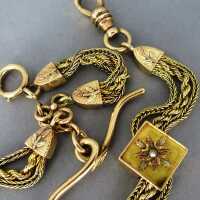 Reich verzierte prächtige antike Uhrenkette in dreifarbigem Gold