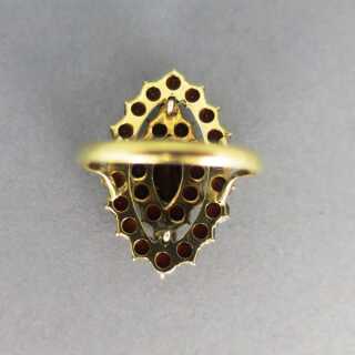 Navettenförmiger vintage Damen Ring in Gold mit schönen Granatsteinen