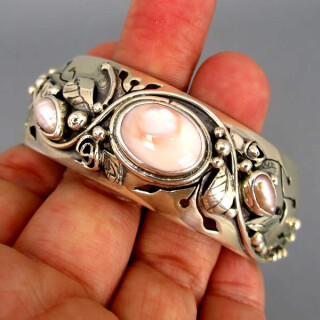 Großer Silber Armreif mit Perlen und Perlmutt Unikat Handarbeit