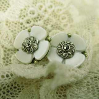 Romantische Damen Ohrstecker in Silber mit Perlmutt in Blütenform