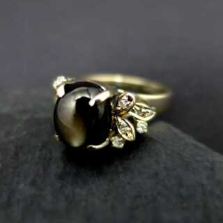 Weißgold Ring mit Sternsaphir und Brillanten