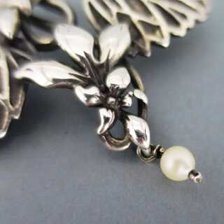 Romantic flower and leaf silver pendant with pearl