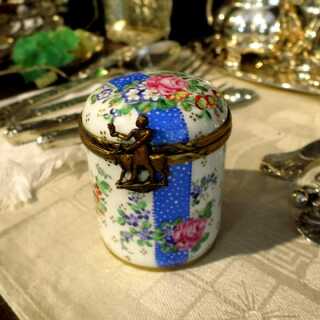 Vintage zylindrische Porzellan Dose Limoges handbemalt Rosen Messingmontierung 