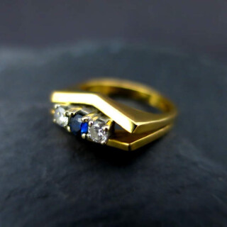 Eleganter vintage Damen Ring in 750 Gold mit zwei Brillanten und einem Saphir