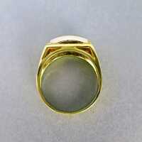 Interessanter Damen Ring mit drei Brillanten im geometrischen Design