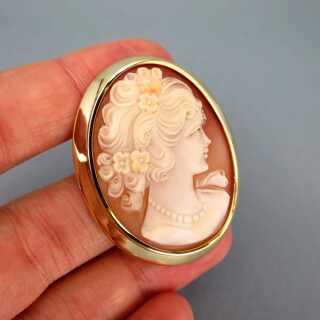 Wunderschöne Brosche in Gold mit handgeschnittener Karneol Kamee Damenporträt