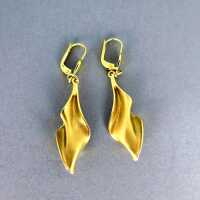 Elegant long dangling earrings in gold fazzolettos shape unique design matted