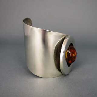 Modernist unique bangle in silver with honey amber cabochon Germany