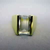 Beautiful vintage ladys ring in gold with huge natural aquamarine handmade