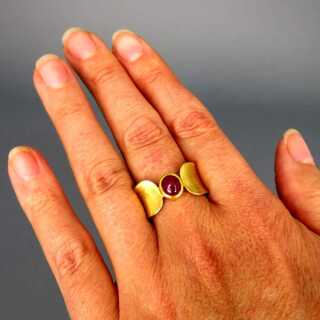 Atemberaubender Damen Ring in Gold mit Taubenblut Rubin Unikat 