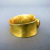 Atemberaubender Damen Ring in Gold mit Taubenblut Rubin Unikat 