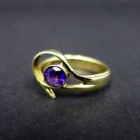 Beautiful vintage ladys ring gold with a round amethyst floral abstract design