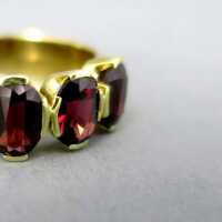 Gorgeous ladys gold ring with three beautiful deep red tourmaline vintage
