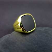 Huge mens signet in gold with black onyx stone plate not engraved vintage