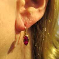 Wunderschöne Gold Ohrringe mit pinken Spinellen aus Russland