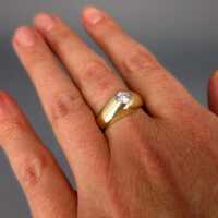 Schöner klassischer Ring in Gold mit einem großen Solitärbrillanten Brillantring