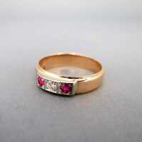 Beautiful Art Deco band ring in red gold with deep red...