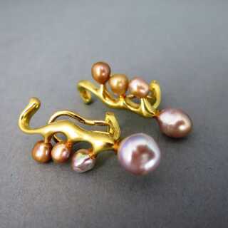 Prächtige Ohrclipse in Gold mit verschiedenen schönen pastellfarbenen Perlen