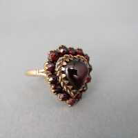 Beautiful ladys gold ring with a heart shaped garnet cabochon vintage jewelry