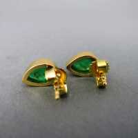 Wonderful drop-shaped stud earrings in gold with chrysoprase cabochons