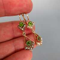 Wonderful Art Nouveau gold dangling earrings with peridots and pearls