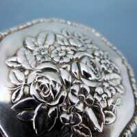 Beautiful pill box in silver and gold with rich floral relief Martin Mayer Mainz