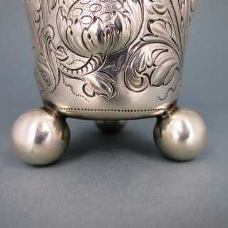 Antiker Kugelfußbecher in Silber mit Blütendekor Hanau Handarbeit 19.Jahrhundert