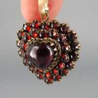 Wonderful vintage pendant medailon garnet heart shaped in gold with chain woman