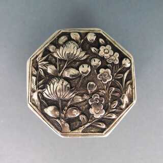Bezaubernde antike Silber Dose mit Lotus und Kirschblüten Handarbeit Japan 