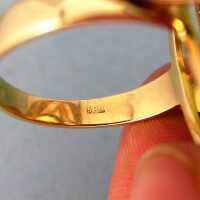 Prächtiger Art Deco Ring in Gold mit einem großen grünen Spinell