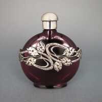 Antiker Jugendstil Parfümflakon in violettem Glas mit Silberauflage