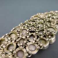 Herrliches breites Armband mit barocken Perlen in Silberfassung