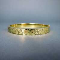 Elegant ladys bangle in 14 k gold with engraved rich floral decoration