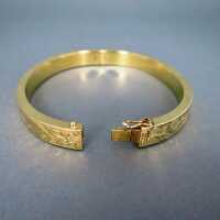 Elegant ladys bangle in 14 k gold with engraved rich floral decoration