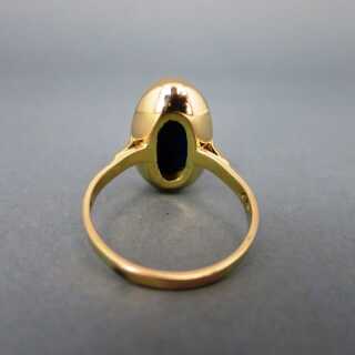 Schöner Damen Ring in Gold mit einem prächtigen tiefblauen Lapislazuli