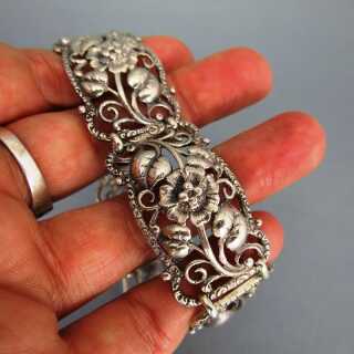 Breites reich durchbrochenes Silber Armband in Filigrantechnik mit Blüten