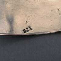Abstrakte Armspange in massivem Silber mit gefaltetem Dekor Handarbeit Unikat