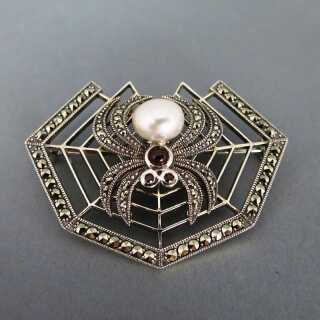 Brosche im Art Deco Stil Spinne mit Netz in Silber mit Perle und Granatsteinen