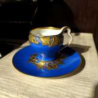 Antike Jugendstil KPM Berlin Porzellan Tasse in Blau mit Efeublättern in Gold
