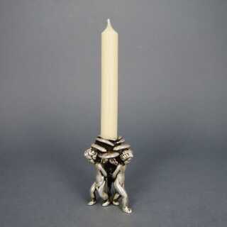 Zauberhafter kleiner Kerzenleuchter mit drei Putto Figuren in 925 Silber