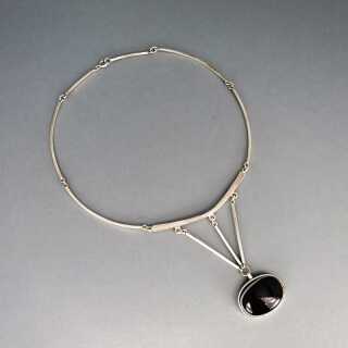 Elegantes Modernist Collier in Silber mit schwarzem Sardonyx