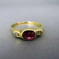Antiker Damen Ring in 585/- Gelbgold mit großem Rubin und Brillanten