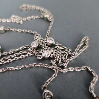 Elegant loop chain necklace in white gold with diamonds