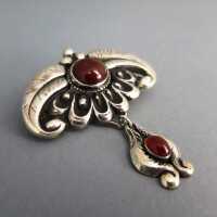Antique Art Nouveau brooch in silver with carnelian...