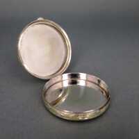 Small round pill box in silver with rich engraved decoration